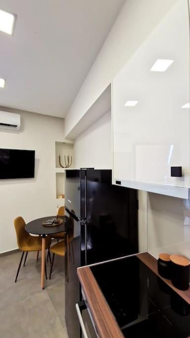 Faronita - Luxury Apt In The Heart Of Calamata Exterior foto